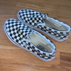 blurry black and white vans